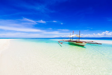 Clear water and white sands of Boracay