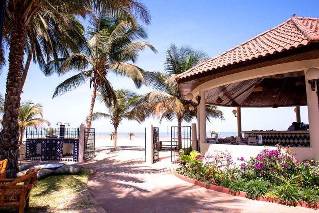 Ocean Bay Hotel: Entrance to beach