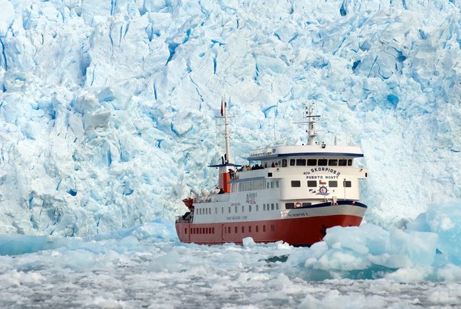 Patagonia glaciers cruise tour