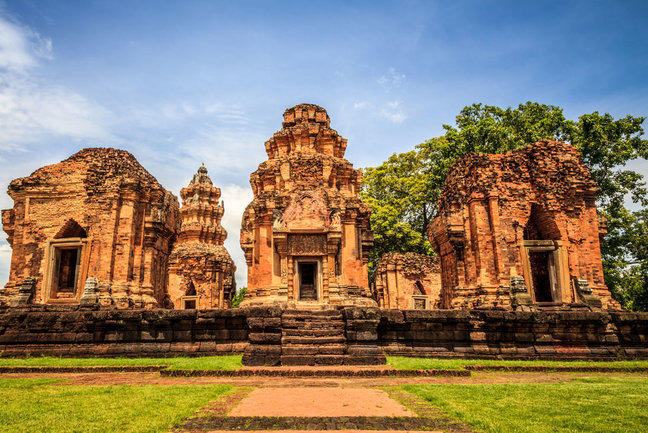 Prasat-Sikhoraphum-or-Castle-Rock-temple,-Surin-Thailand