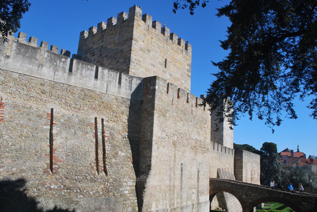 The mediaeval Castello de Sao Jorge which crowns the hill overlooking Lisbon city centre