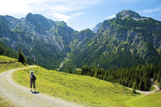 Enjoy a route through classic Alpine scenery