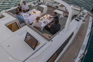 Relaxed dining on board